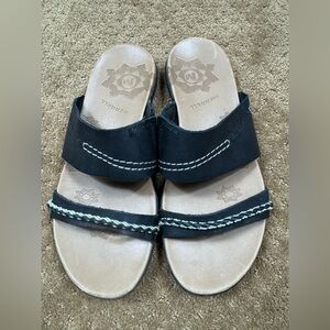 Merrell Shundra Slide Sandals.